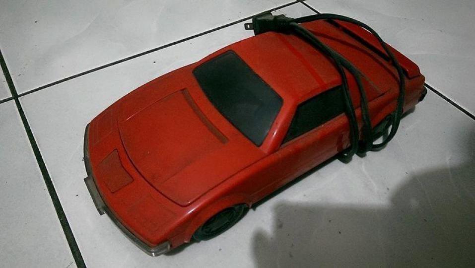 這台「神秘紅色小跑車」你看過嗎？...
