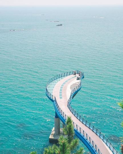 流線型「天空觀海步道」爆紅...