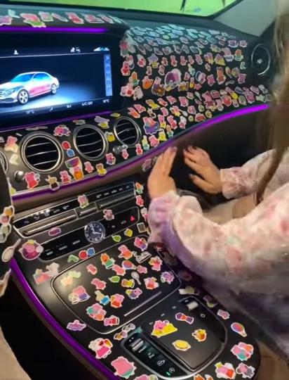 賓士車被女兒「貼滿佩佩豬貼紙」爸爸傻眼...