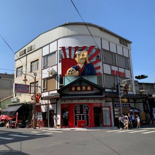 不用出國也能跟雷門合照！...