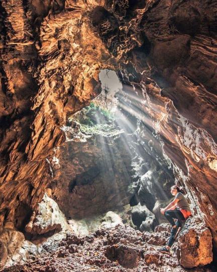 台灣有個漂亮的上帝光束洞穴...