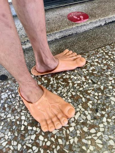 這拖鞋你敢穿出門嗎?......