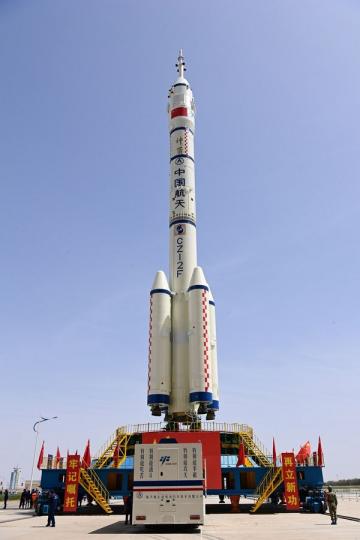 5月22日，神舟十六号载人飞船与长征二号F遥十六运载火箭组合体已转运至发射区。...