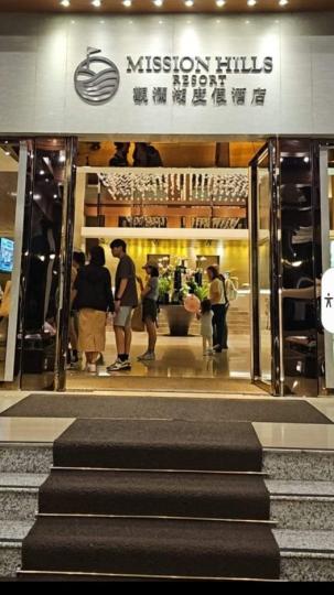 酒店有穿梭巴士接載到運動公社門口及地鐵站~...