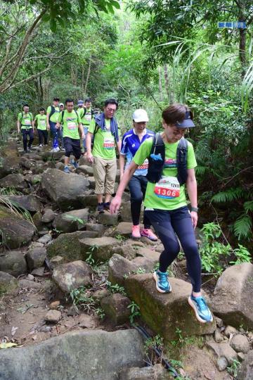香港舉行苗圃挑戰12小時慈善越野馬拉松...