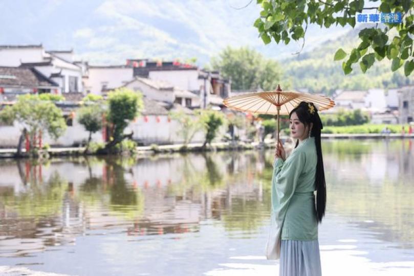 安徽黟縣：夏日宏村引遊人......