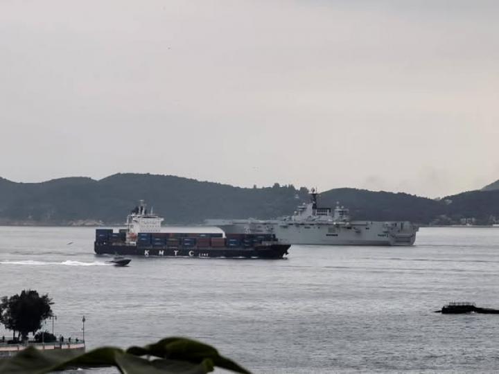 「海南艦」駛經香港仔水域一帶......