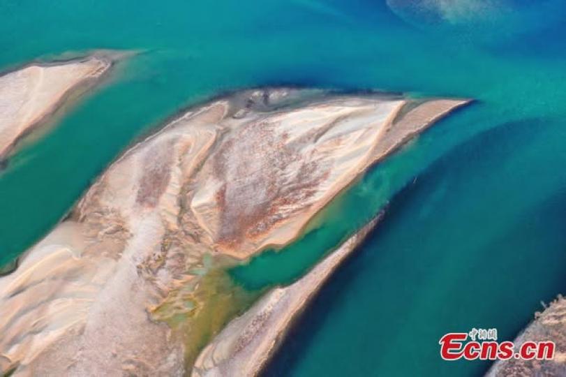 Natural pattern appears on the Yellow River...