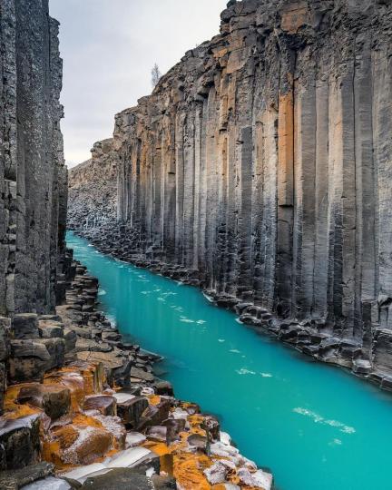 冰島的柱狀石柱峽谷，底端一拍都會驚呼大自然的鬼斧神工...