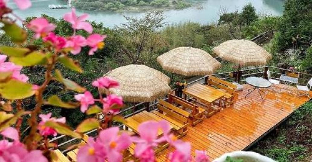 陽傘露台座位太漂亮了.......