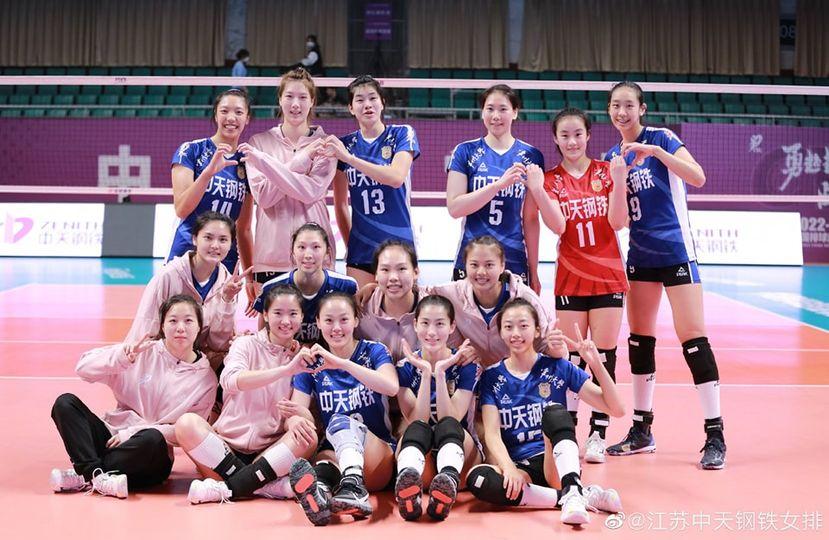 江蘇女排兩位年青副攻萬梓玥和楊佳都唔錯！...