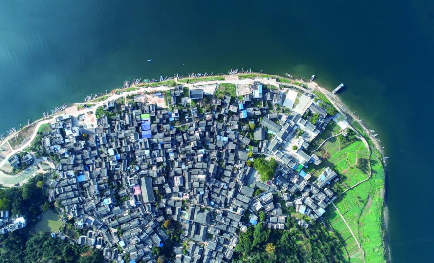 新安江，古稱漸江、浙江，是錢塘江水系的上游段，發源於徽州...