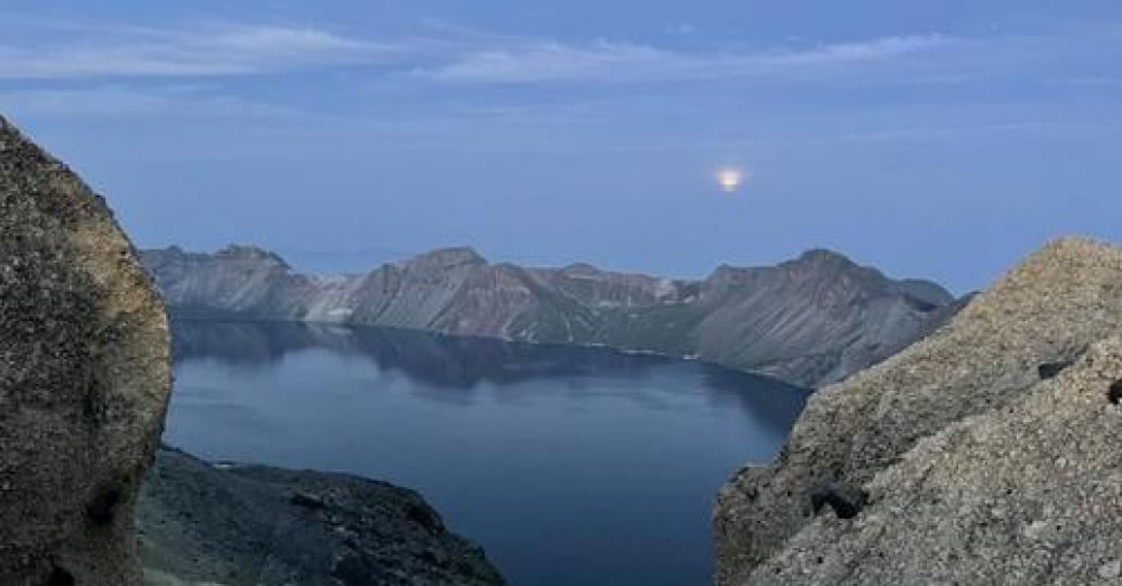 A photographer recently captured images of Changbai Mountain Nature Reserve, including sunrise and s...