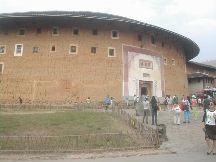 福建客家土楼是当地的一大賣点...