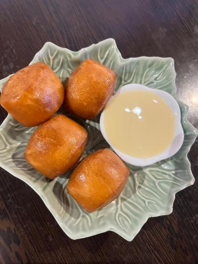 午餐後再轉戰甜品一份
炸饅頭配搭煉奶
口感鬆脆香甜😋...