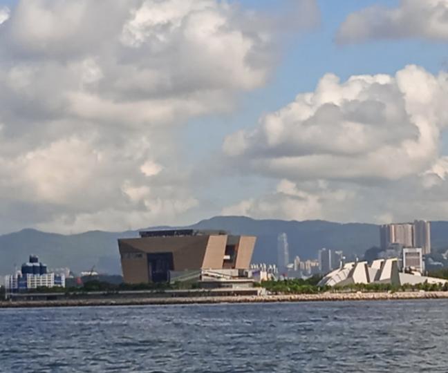 各位朋友傍晚好，
讓海上的清風
為您送上祝福！...