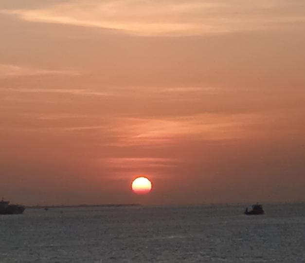 夕陽美景,
與好友共賞！...