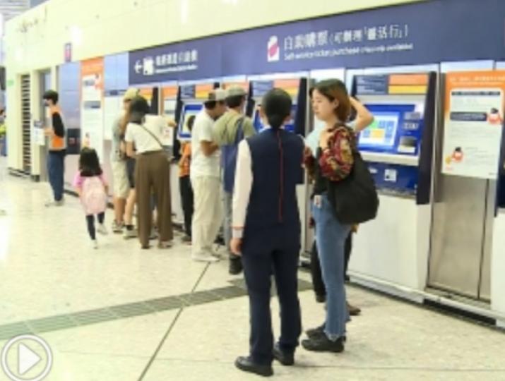 記者在西九高鐵站用「靈活行」服務　
過程大致順利...