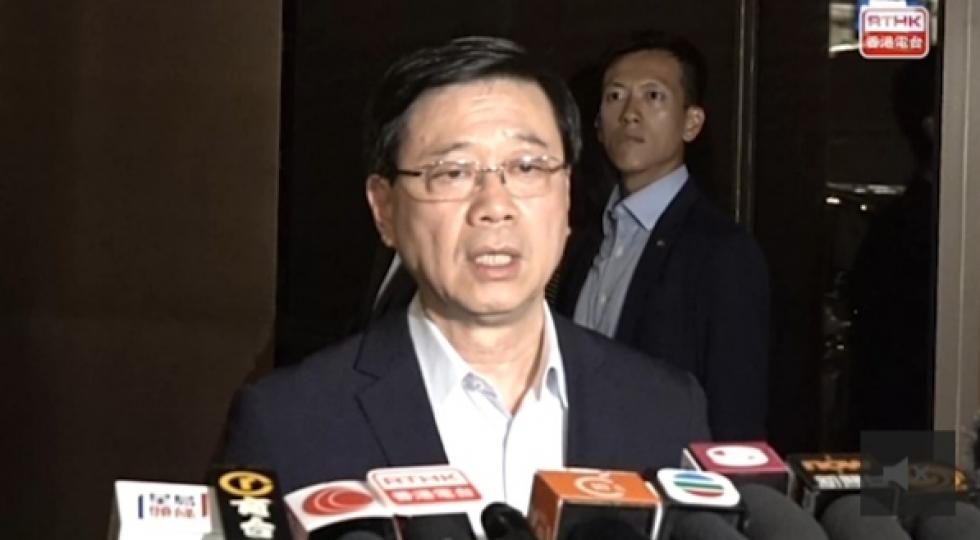 李家超：社署向
照顧者提供現金及其他支援....