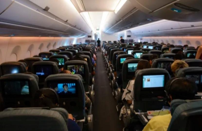 Expedia：港人預訂
經濟客艙平均機票
價格按年跌46%...