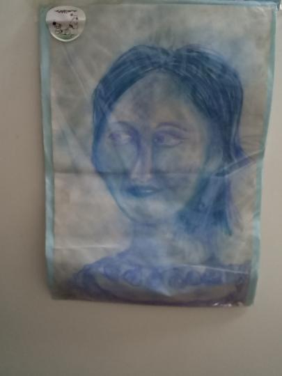 藍調的媽媽含蕴微笑,
是喻意和平、平和......
您內心的母親, 又是什麼型像呢?
畫像來自藝術家 陳品仰
Drawn by Maria Pinn Young CHAN... 藍調的媽媽含蕴微笑,
是喻意和平、平和......
您內心的母親, 又是什麼型像呢?
畫像來自藝術家 陳品仰
Drawn by Maria Pinn Young CHAN...