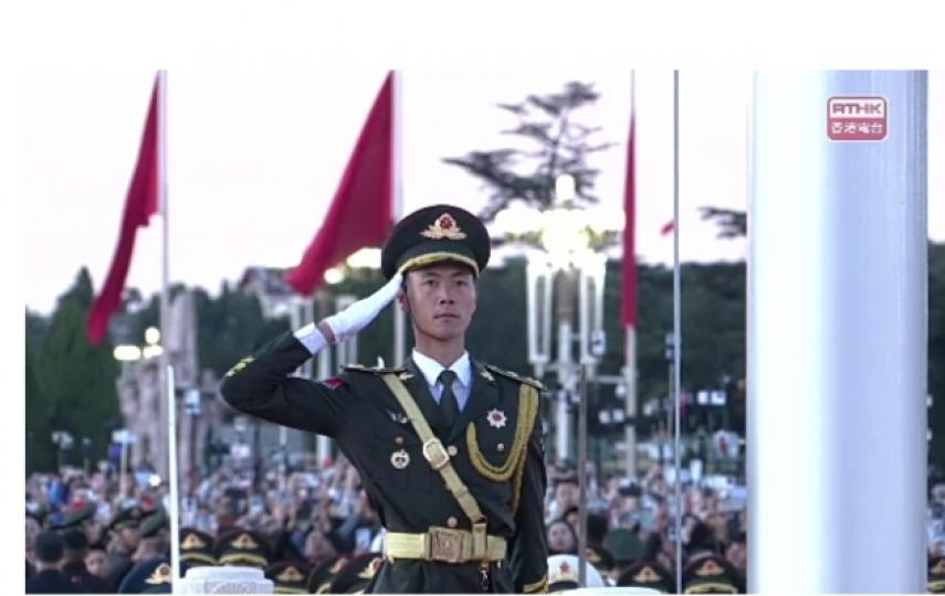 國慶75周年｜北京天安門廣場清晨舉行國慶升旗儀式...
