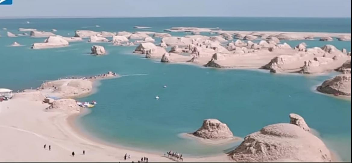 神奇
                   湖水！...