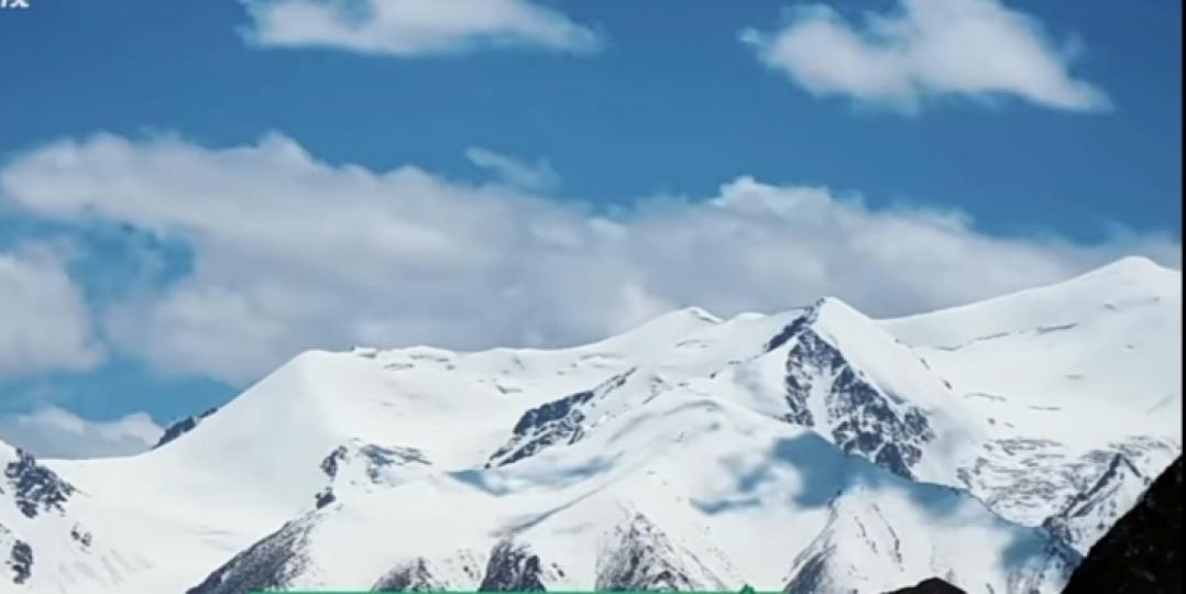 雪山
                      藍天！...
