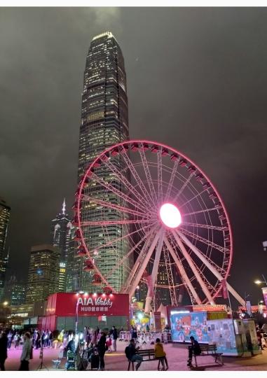 華麗香港夜景之一，中環摩天輪。...