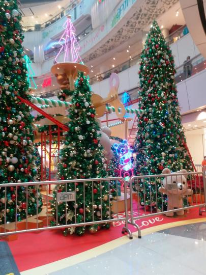 聖誕節又快來到了,各大商場都打扮得充滿聖誕氣息!...