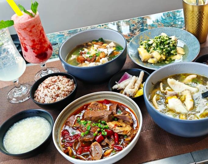 去東涌探望長輩,中午和他去了這一間餐廳食飯。原本以爲東涌沒有什麽好吃的餐廳。不過我覺得這間味道不錯。不止有稍微重口味的菜,還有清淡的。有機會可以去試試。... 去東涌探望長輩,中午和他去了這一間餐廳食飯。原本以爲東涌沒有什麽好吃的餐廳。不過我覺得這間味道不錯。不止有稍微重口味的菜,還有清淡的。有機會可以去試試。...
