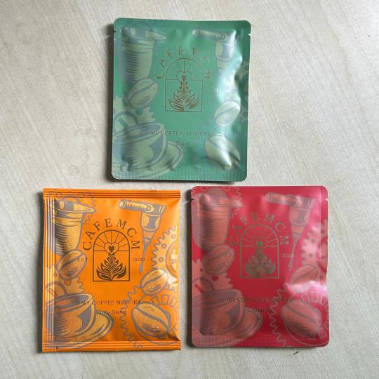 同事知道我非常喜歡飲咖啡,所以便送了我三包來自CafeMCM的掛耳咖啡包,聽說這是一間新開的咖啡店~在這三款當中,我最喜歡的是特選哥倫比亞口味,他的果酸度非常合適,不會過苦也不會過甜👍另外兩隻口味都... 同事知道我非常喜歡飲咖啡,所以便送了我三包來自CafeMCM的掛耳咖啡包,聽說這是一間新開的咖啡店~在這三款當中,我最喜歡的是特選哥倫比亞口味,他的果酸度非常合適,不會過苦也不會過甜👍另外兩隻口味都...