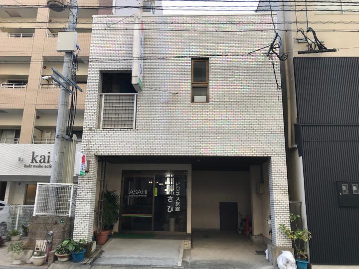 在日本福岡市一間酒店
住一晚衹要100日元.但
酒店有一要求.入住的旅
客需要在網上被直播.就
是你在房間的一言一行
都會被網友觀看。...