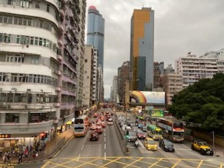 隨心拍街景練習

早前練習拍攝街景，我選擇從旺角東天橋用廣角拍攝週六下午的街景...