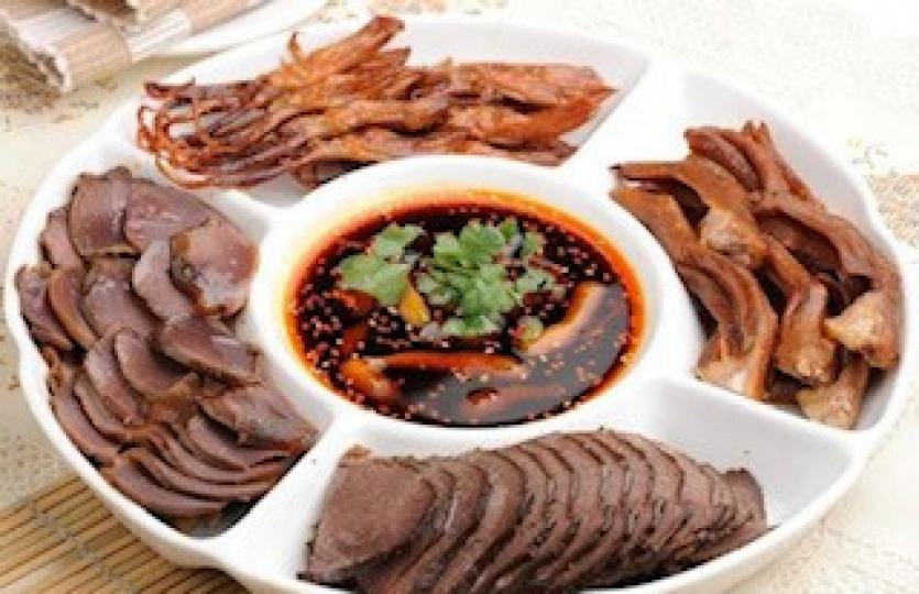 滷菜之鄉
武岡位於湖南省西南部,雪峰山東麓,地處邵陽市西南五縣中心,是全國的商品糧生產基地。武岡滷菜歷史文化源遠流長,曾是明、清兩代皇家貢品,不愧為滷菜之鄉。... 滷菜之鄉
武岡位於湖南省西南部,雪峰山東麓,地處邵陽市西南五縣中心,是全國的商品糧生產基地。武岡滷菜歷史文化源遠流長,曾是明、清兩代皇家貢品,不愧為滷菜之鄉。...
