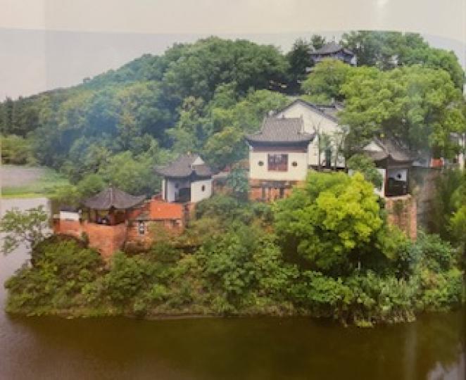 位於湖北省黃岡市的東坡赤壁環境優美。...