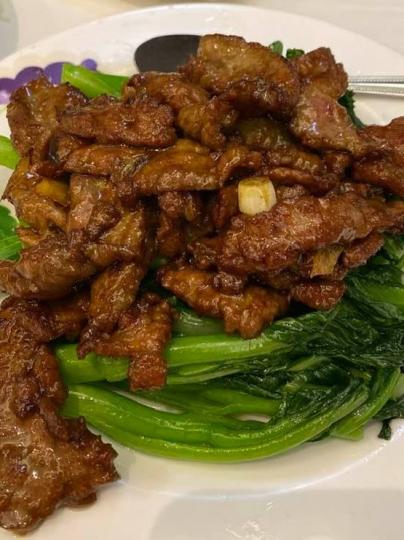 牛肉炒菜心
這碟牛肉炒菜心的牛肉份量特別多，大碟抵食是老闆搶客之道。...