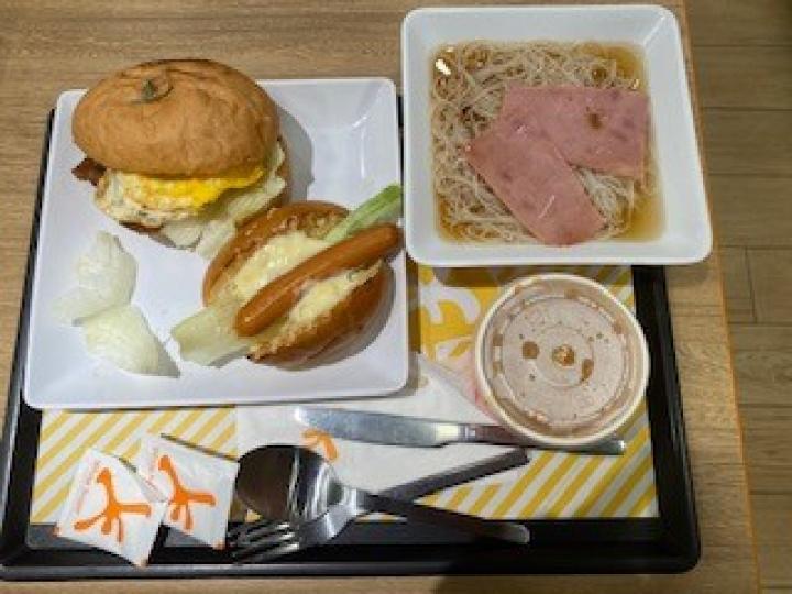 經濟下午茶
原本35 元的下午茶套餐,因有長者咭減3 元,加1 元有迷你熱包一個。33 元一個餐加熱狗夠二人吃。... 經濟下午茶
原本35 元的下午茶套餐,因有長者咭減3 元,加1 元有迷你熱包一個。33 元一個餐加熱狗夠二人吃。...