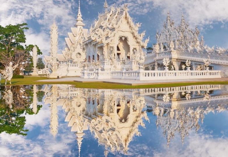 靈光寺
泰國清邁的靈光寺又稱白廟，整座寺廟從裏到外均由白色組成。...