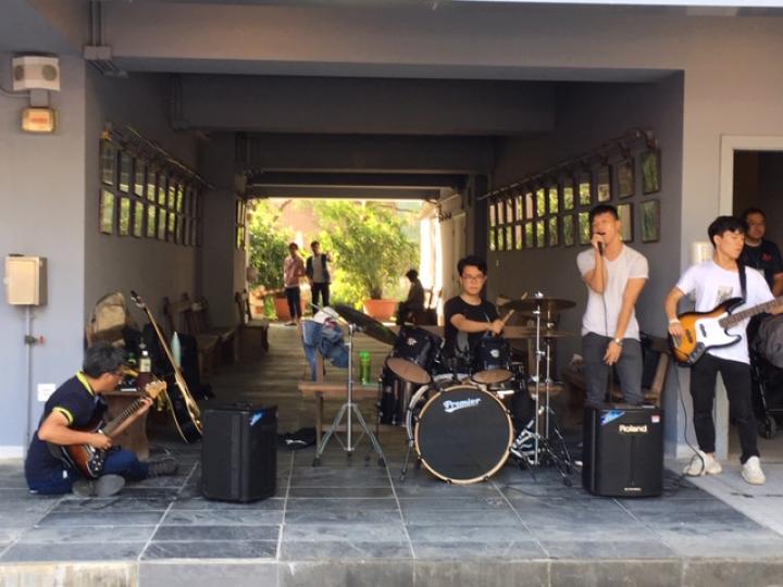 校園夾band
我相信很多男孩子都喜歡求學期間和同學一學夾band, 又彈又唱樂趣多。...