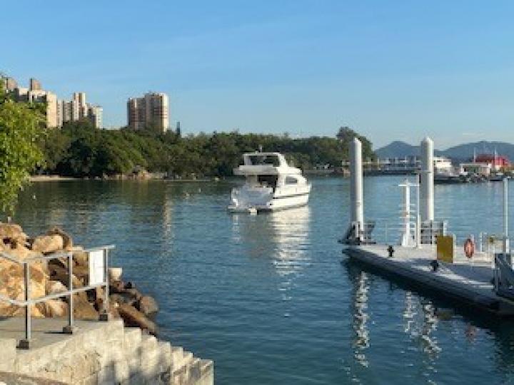 三聖灣海鮮
三聖灣海鮮碼頭每天有不少漁民出售捕獲的海鮮。偶有遊艇開來買海鮮往附近酒樓加工享用。...