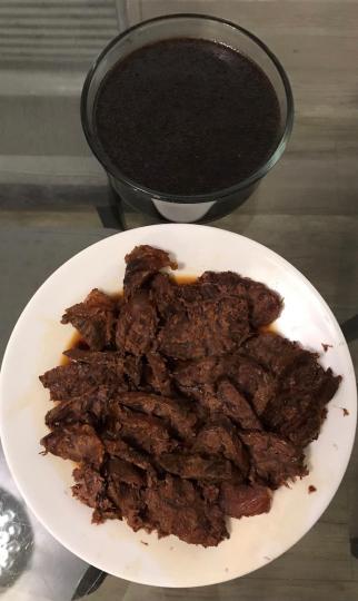 炆牛𦟌
妹妹不是烹飪能手,但電子快鍋幫了她很多忙,一些家常小菜食譜可以輕易自己煮。這味炆牛𦟌色、香、味俱全。... 炆牛𦟌
妹妹不是烹飪能手,但電子快鍋幫了她很多忙,一些家常小菜食譜可以輕易自己煮。這味炆牛𦟌色、香、味俱全。...