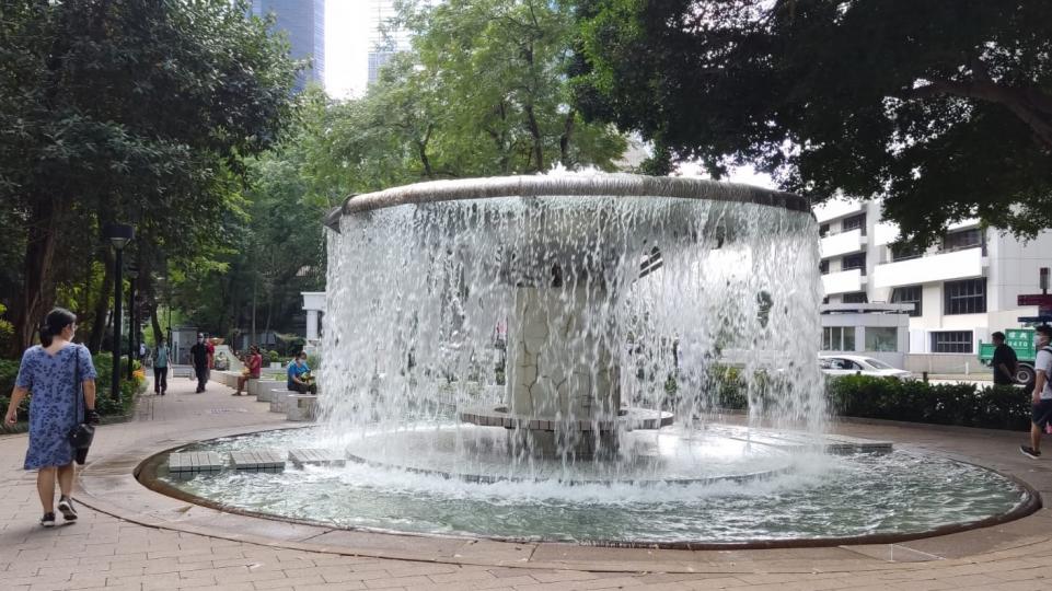 大水簾
夏日炎炎，有大水簾般流動水柱特別涼快。...