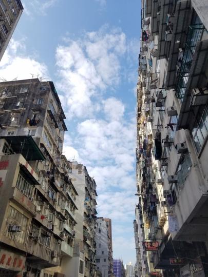 藍天白雲

這天天色不大好，但有藍天白雲出現的時刻，立即拍下。...