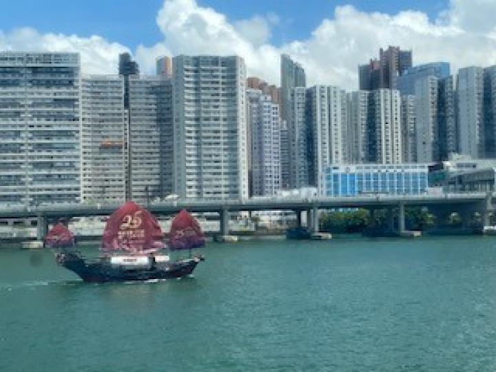 張保仔號

為慶祝香港特區成立25 週年，張保仔號的帆上也寫上25週年圖像。張保仔號航程為45分鐘 ，以往吸引不少遊客觀賞維多利亞港景色。...