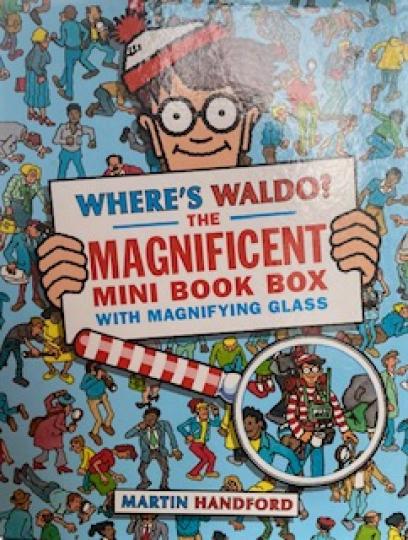 長幼共融
 Martin Handford 的迷你書系列適合長幼共融考眼力的書。主角Waldo 會躲在書頁中不顯眼地方，若要如偵探般找他，可用隨書附上的顯微鏡。...