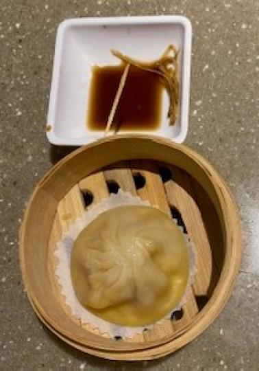 蟹粉小籠包
蟹粉小籠包特別鮮味，加上醋和薑絲伴吃，十分滋味。...