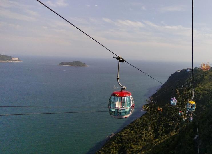 吊車
海洋公園重開後，吊車是遊客必坐看風景的。...