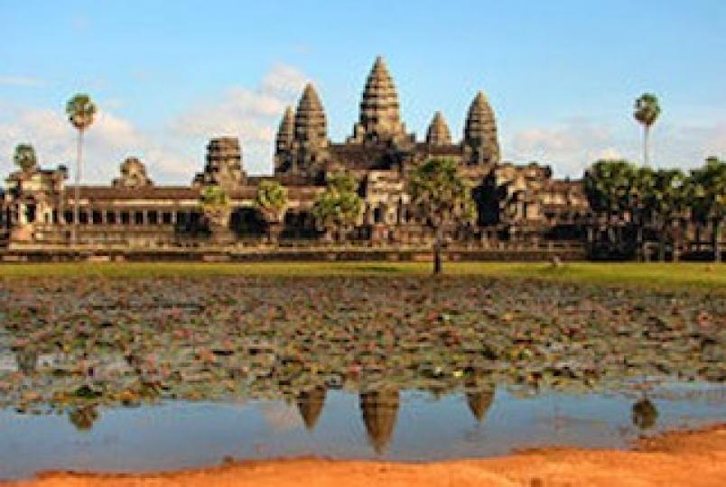 吳哥窟
吳哥窟是柬埔寨小吳哥城內的主要神廟建築群。吳哥窟是保存得最完好的的聖殿，以建築宏偉與浮雕細緻聞名於世，是世界上最大的神廟。...