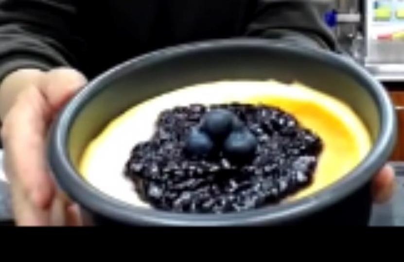 藍莓芝士蛋糕
藍莓芝士蛋糕好味有益，但不宜多吃。我從網上學做，一家人分享，大家都開心讚賞。...